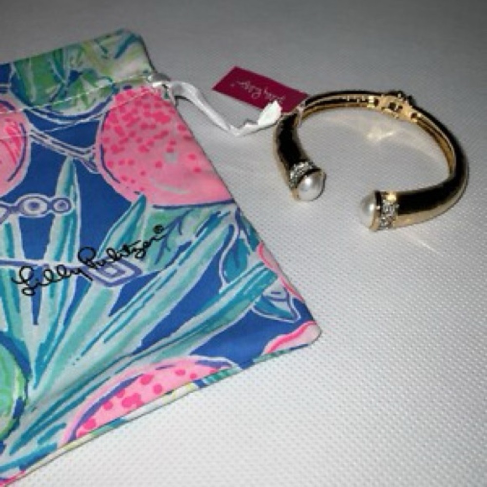 Lilly - Picture 2 of 9